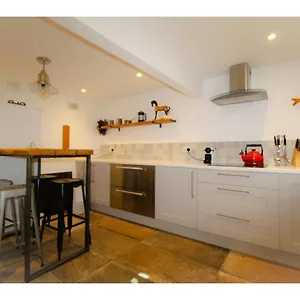 Terraced Kemptown House With A Balcony By The Sea Brighton