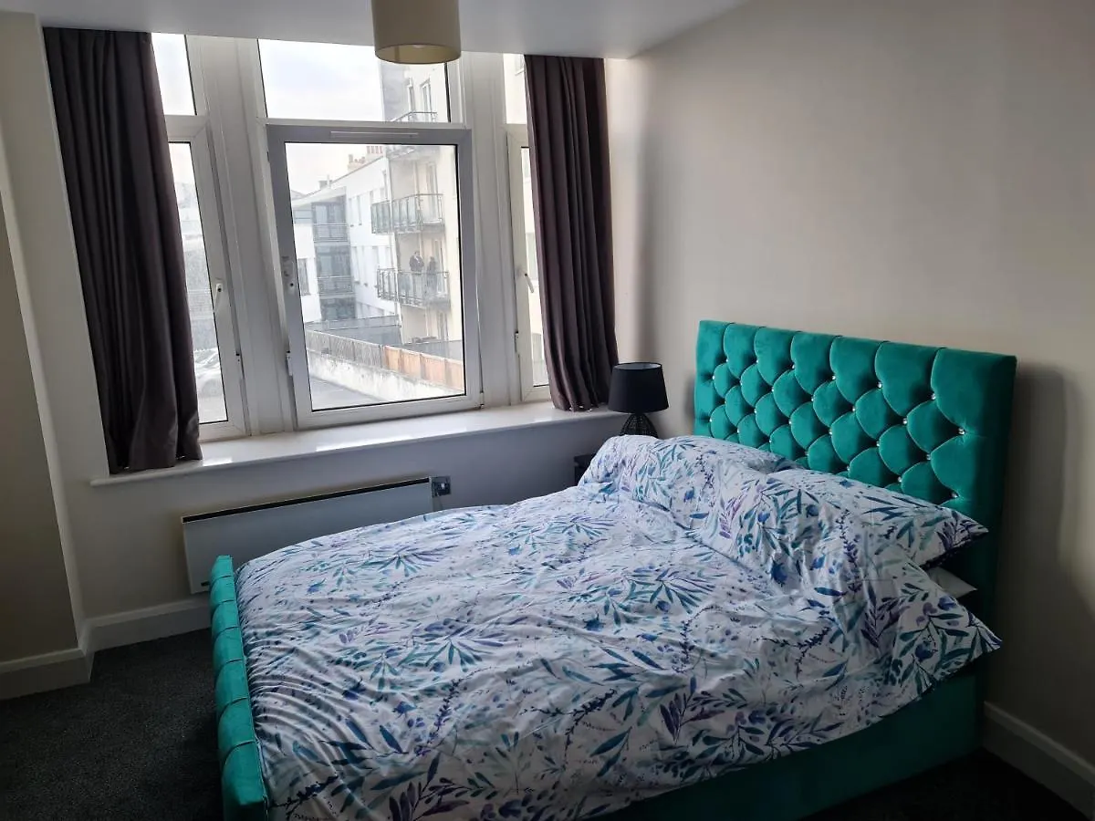Luxury 2 Bedroom, And 2 Bathroom Apartment Cardiff